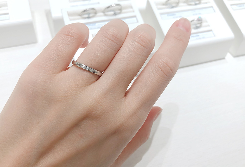シンプルな結婚指輪らしいデザイン