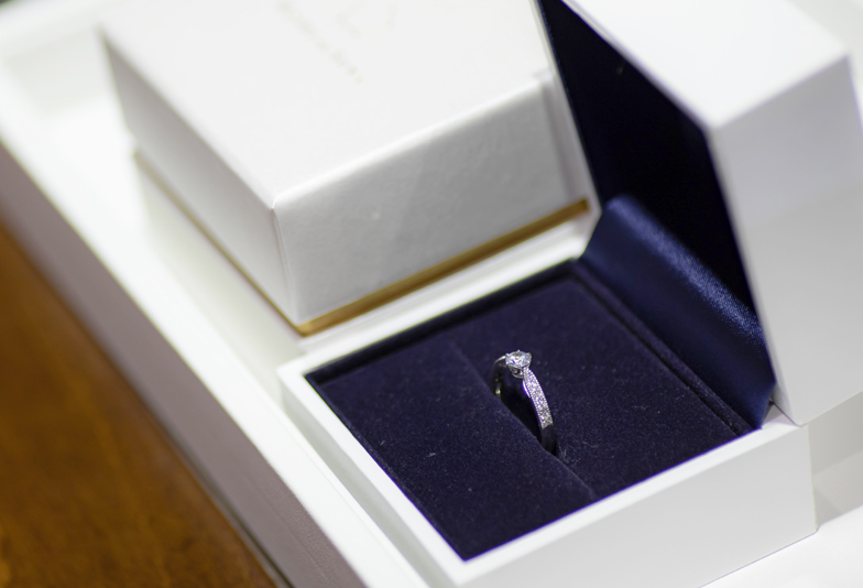 【静岡市】サプライズプロポーズの婚約指輪にプリンセスカットのダイヤモンドはあり？