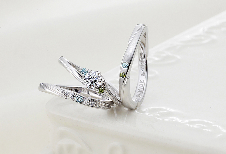 ブルー＆グリーンメレダイヤのプラチナ婚約指輪
