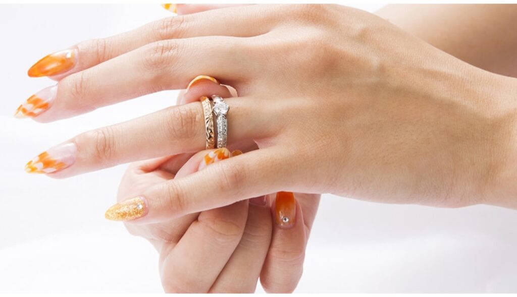 【愛知県一宮市】ハワイアンジュエリー専門の熟練職人が手彫りでつくる婚約指輪。