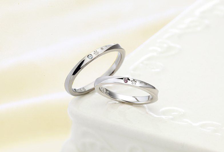 桜と雪の結晶をデザインした結婚指輪