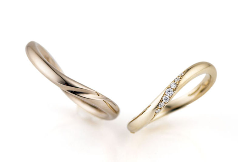 シャンパンゴールドとプレミアムホワイトゴールドの結婚指輪