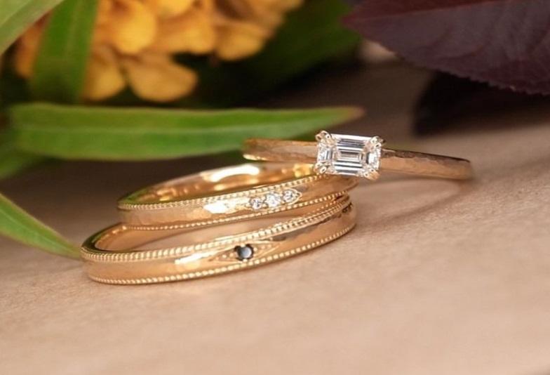 京都 ジューラ（オレッキオ）の結婚・婚約指輪は高級感あふれるエメラルドカットダイヤモンドがおしゃれで人気