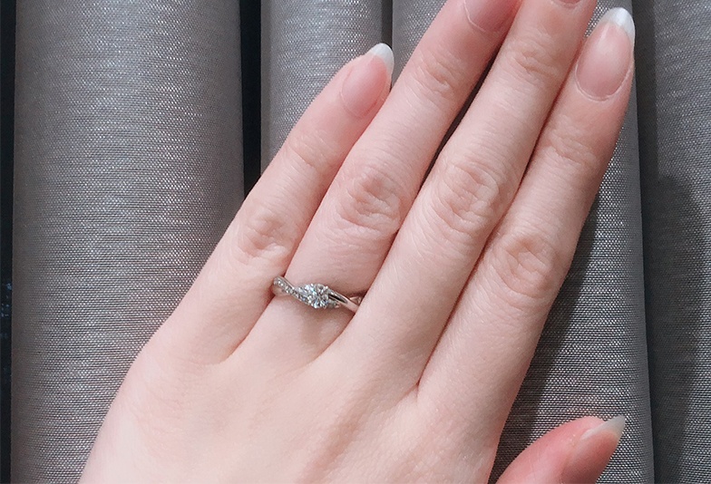 野々市市ゴージャスなラザールダイヤモンドの婚約指輪