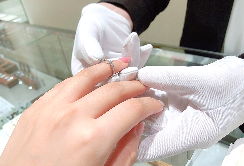 【静岡市】サプライズで婚約指輪を購入したい！サイズがわからない場合の対処法は？