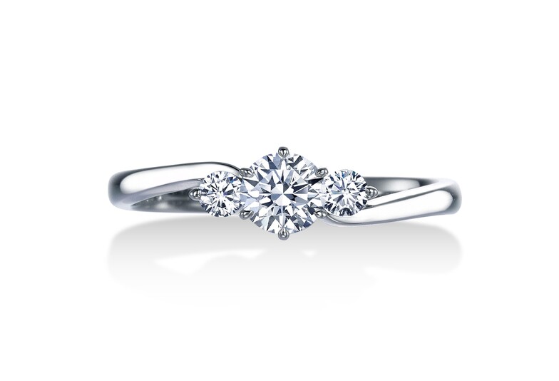 ロイヤルアッシャーダイヤモンドの婚約指輪・ERA680