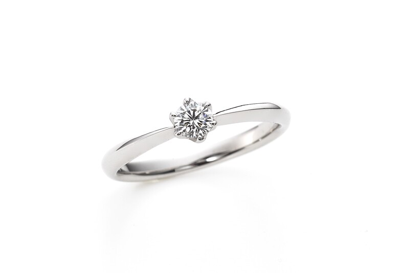 ラザールダイヤモンドの婚約指輪「カリヨン」