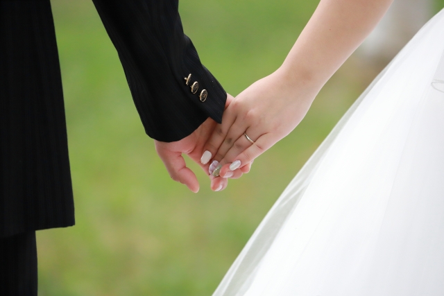 【飯田市】結婚指輪はなぜ右手につけないの？