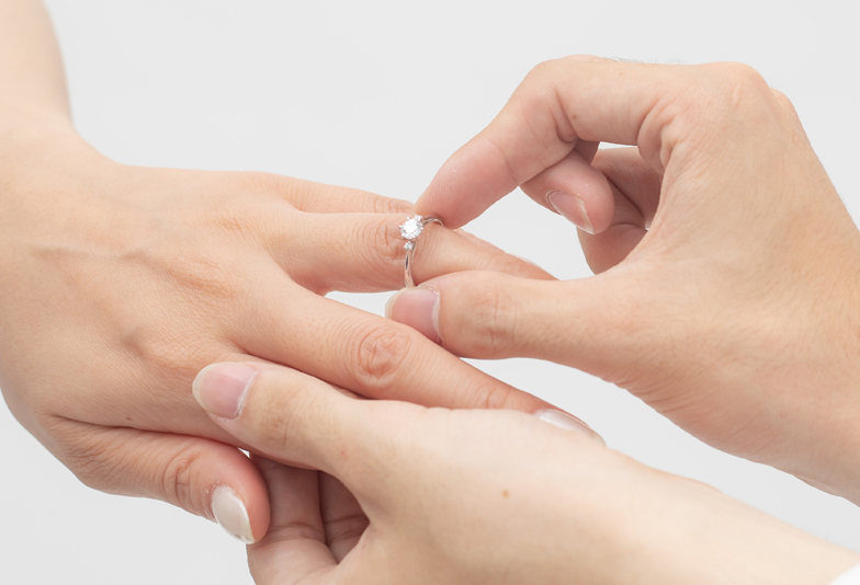 プロポーズ　婚約指輪