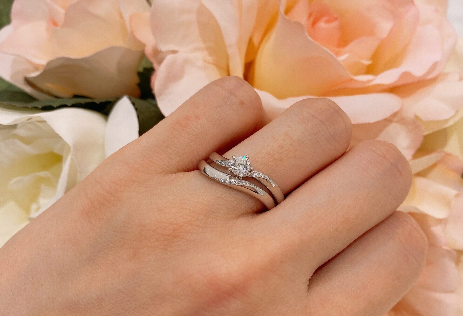 プラチナダイアモンドの婚約指輪と結婚指輪