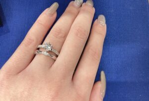 京都のオシャレ女子が選ぶ「婚約指輪・結婚指輪の重ね着け人気ランキング！」のご紹介