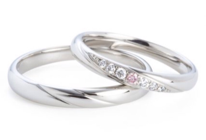 優しい雰囲気のピンクダイヤモンド結婚指輪