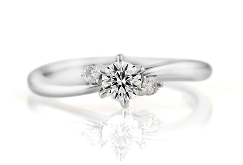 王道人気のプラチナの婚約指輪