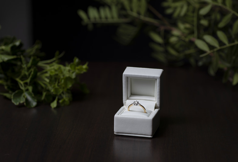【静岡市】婚約指輪に贈るダイヤモンドの相場っていくら？