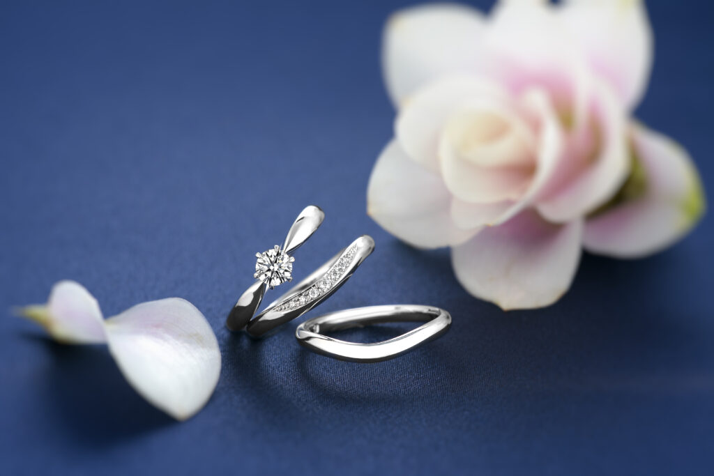 【上田市】婚約指輪と結婚指輪の違いとは？選ぶ今こそ知っておきたい４つのこと