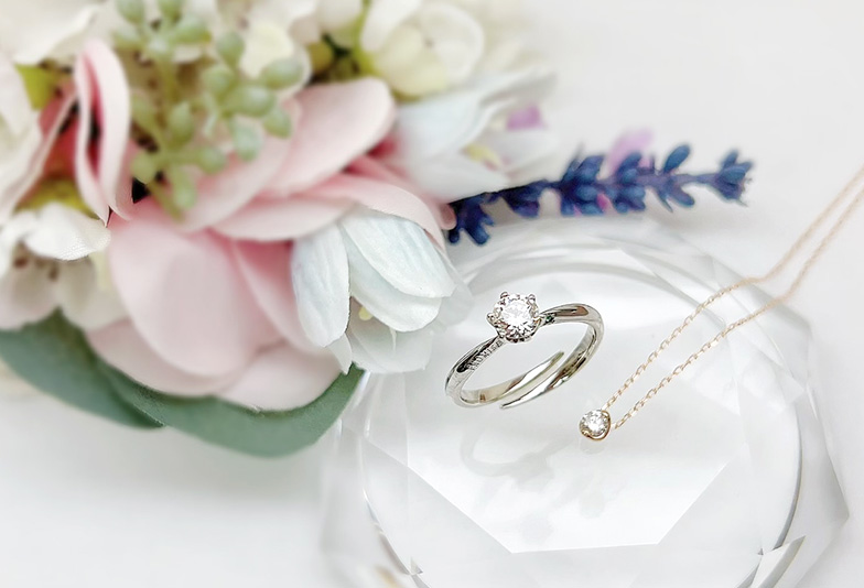 【静岡市】婚約指輪と婚約ネックレス、それぞれのメリットとデメリットを教えて！