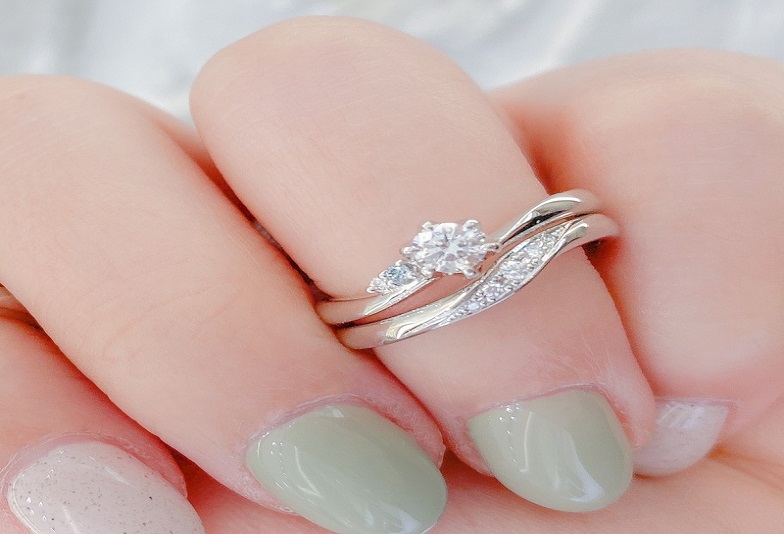 【京都市セレクトショップ】80種類以上のブランドの中から女性が選ぶ婚約指輪と結婚指輪の人気な重ね付け！