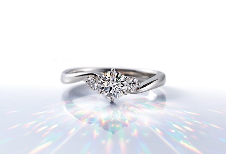 ロイヤル・アッシャー・ダイヤモンドの婚約指輪　