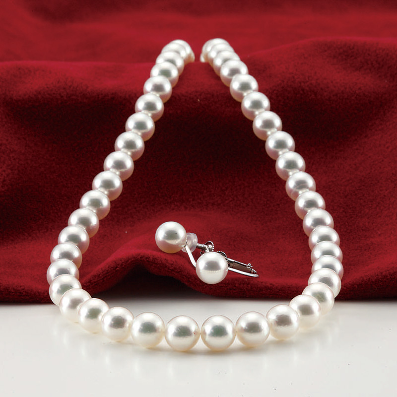 【神戸・三ノ宮】真珠のネックレスをプレゼントしようとお考えでしたら、ぜひgarden神戸三ノ宮へ。