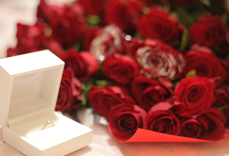 【富山】プロポーズは花束と婚約指輪が必須アイテム！するべき事前準備とは？