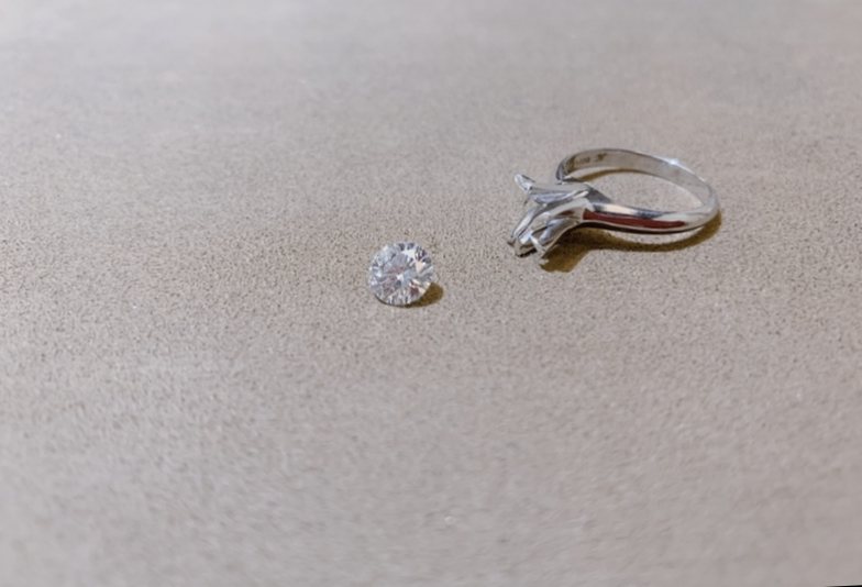 【大阪・梅田】ジュエリーリフォームで婚約指輪に！代々受け継がれるダイヤモンドをジュエリーリフォーム