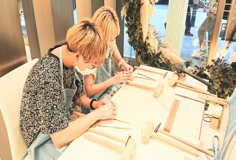 【京都市】ジュエリーショップで、記念日や思い出作りに大人気な手作りペアリング、ペアバングルを作りませんか？