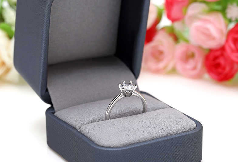 【泉佐野市】サプライズプロポーズをするなら後からデザインを選べる銀の指輪プランがおすすめ