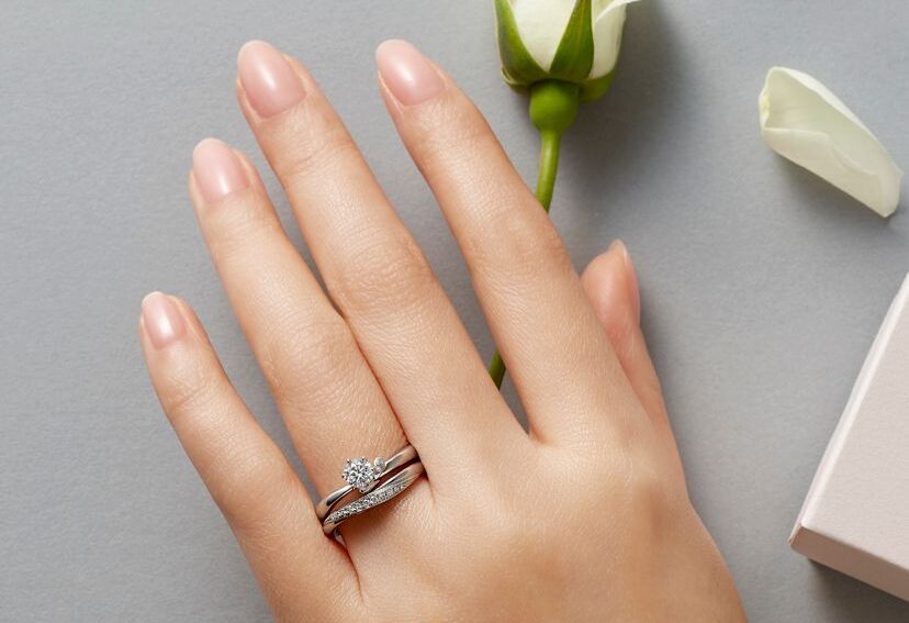 【上田市】婚約指輪は左手に着けるもの？ほかの指に着けて日常的に楽しめるデザインをご紹介！