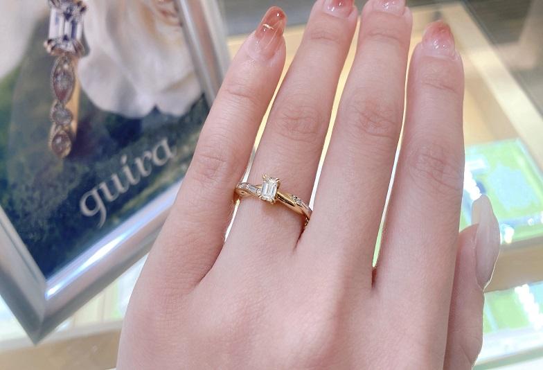【京都市】高級感溢れるエメラルドカットダイヤの婚約指輪『ORECCHIO guira ～オレッキオジューラ～』のご紹介