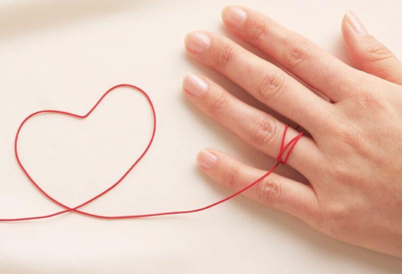 【上田市】婚約指輪をつける指はどこ？指によって異なる、リングを着ける意味とは。