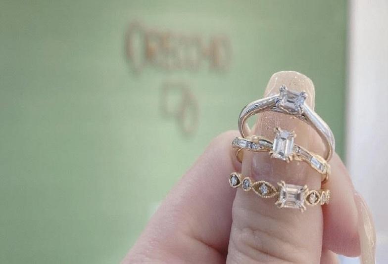 【京都市】おしゃれ花嫁が選ぶエメラルドカットダイヤモンド「オレッキオジューラ」のご紹介