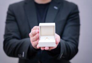 京都烏丸の一等地でプロポーズリングが79,800円～！京都で安いプロポーズリングを探すならおすすめのお店とは