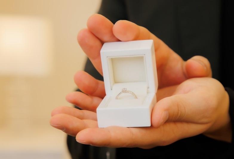 【京都市】サプライズでも安心！プロポーズ後に婚約指輪を選べる『銀の指輪プラン』をご紹介！