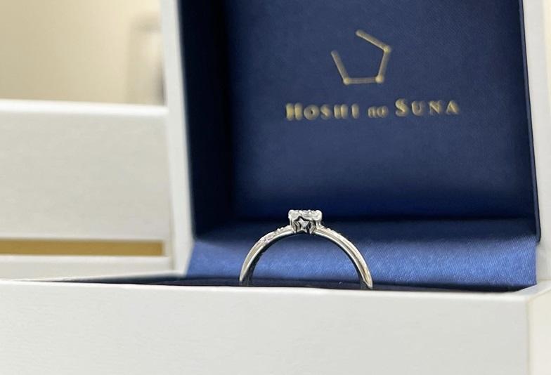 【京都】繊細で美しい流れるような曲線デザインが特徴的な「星の砂」の婚約指輪