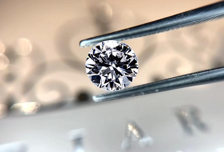 【静岡市】婚約指輪のダイヤモンドは輝きで選ぶべき！その理由とは？