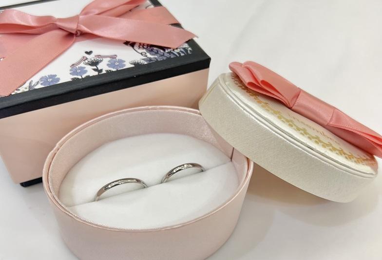 【京都】ペアで10万円とお手頃な価格なのに丈夫で着け心地の良い結婚指輪「インセンブレ」