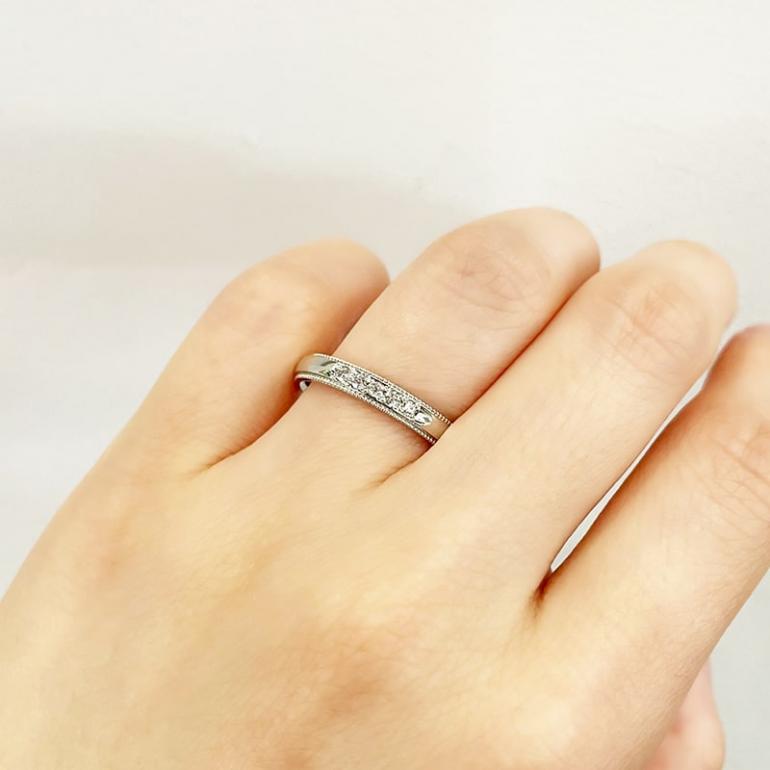 可愛くて大人気!ミル打ちデザインの結婚指輪が花嫁に選ばれる理由