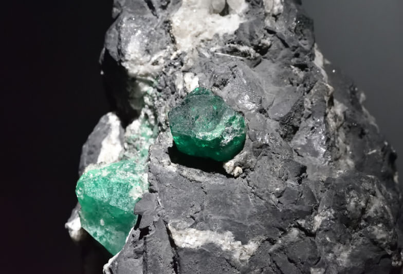 レアストーンの原石がここに!見て・触れて購入できる静岡奇石博物館