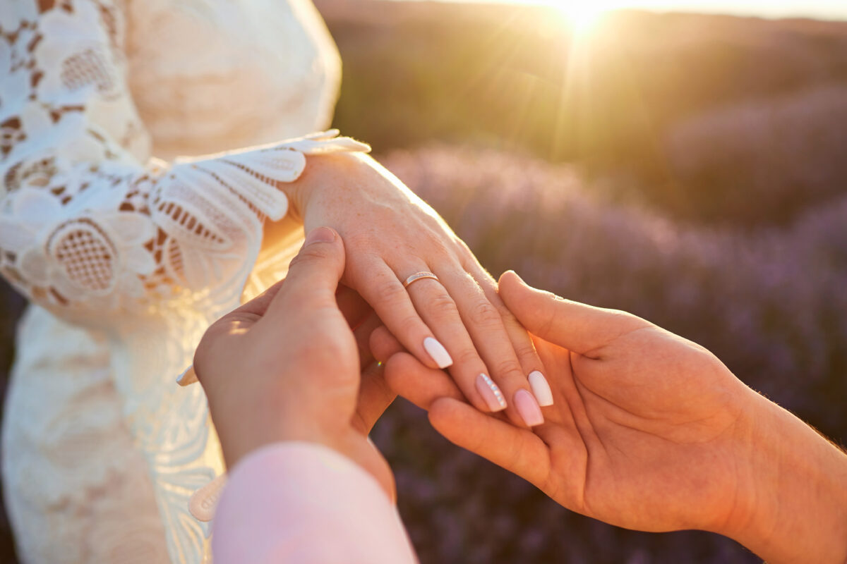 結婚指輪の内側に誕生石を|ふたりの想いを込めるシークレットストーンの魅力