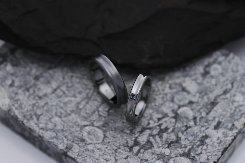 【山梨】黒い結婚指輪ってあり？人気のブラックリング特集