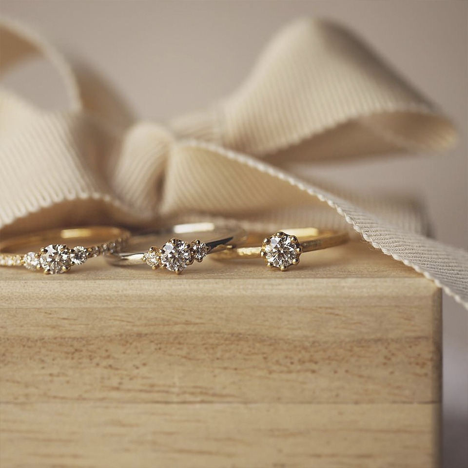 3石ダイヤモンドの婚約指輪が人気!トリロジーに込められた想いを金沢・野々市で見つけよう