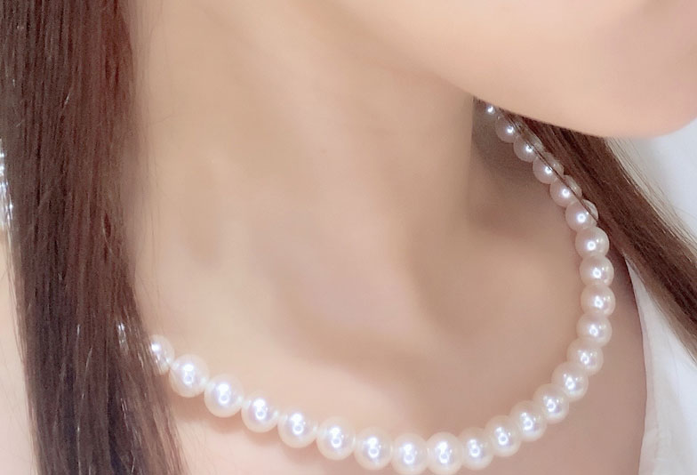 【静岡】フォーマルから日常へ：装いに自信を添える、無調色真珠ネックレス