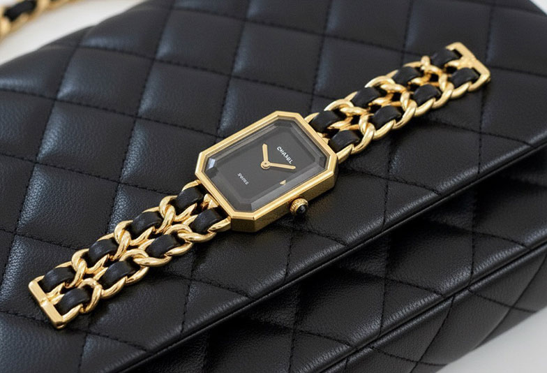 時を超えて輝くエレガンス：シャネル プルミエールの物語