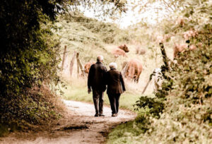 【保存版】故人を偲ぶ「遺骨ジュエリー」完全ガイド。後悔しない選び方