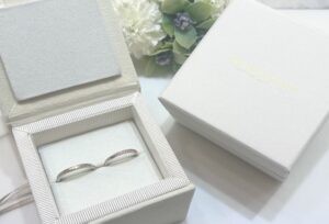 【京都】おしゃれ花嫁に人気の2色のコンビリングが特徴の「AMOUR AMULET」をご紹介