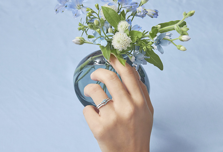 【浜松市】幻想的な青の輝きが魅力｜CAFERING アイスブルーダイヤモンド婚約指輪コレクション