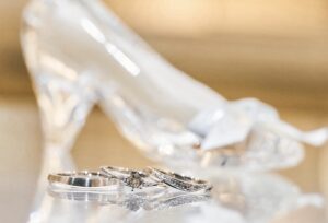 【四条烏丸】婚約指輪と結婚指輪の違いとは？意味・相場・着けるタイミングまで徹底解説